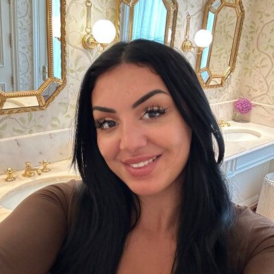 Nazanin zoekt een Huurwoning / Kamer / Studio / Appartement in Utrecht